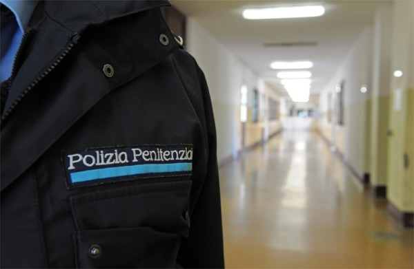 polizia penitenziaria: rivolta in carcere. Fratelli d'Italia chiede un Garante. Reato di tortura processo